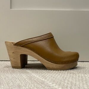 No. 6 Brown Leather Mules